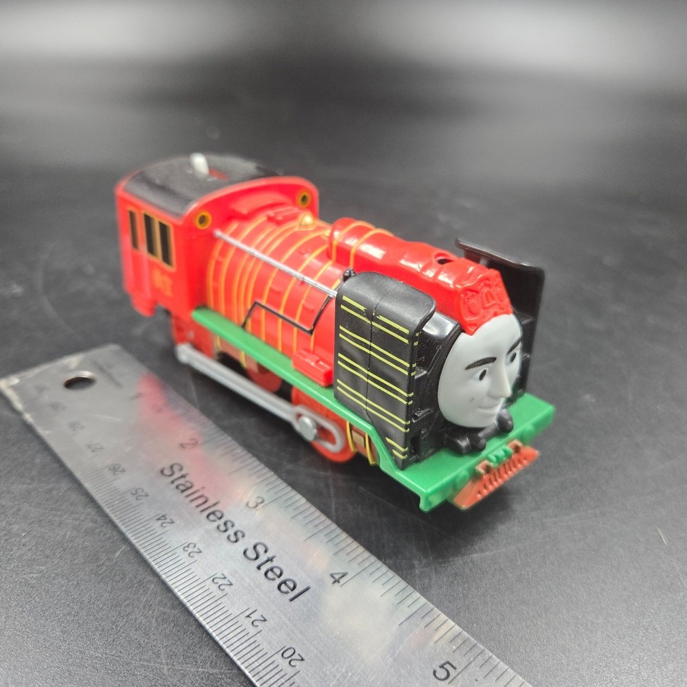Thomas & Friends TrackMaster Yong Bao Motorized Engine Red Train FJK57